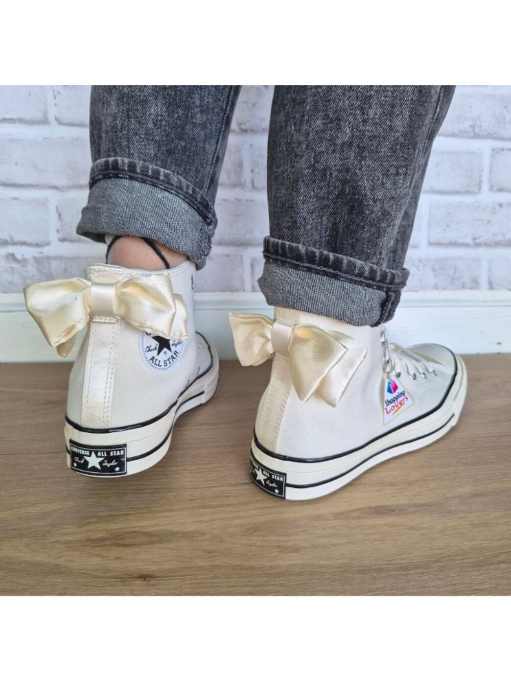 ⭐Converse Chuck 70 Bows Hi Size 8 Women's shoes Sneakers Beige A14829C⭐ - Picture 3 of 8